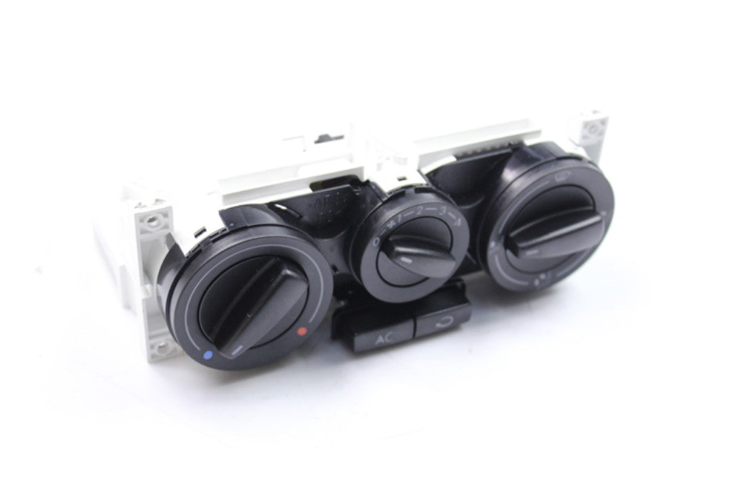 SKU 440879.VMO - Comando A/C VW Golf 1999 a 2007, Bora, Passat, Polo [Original]